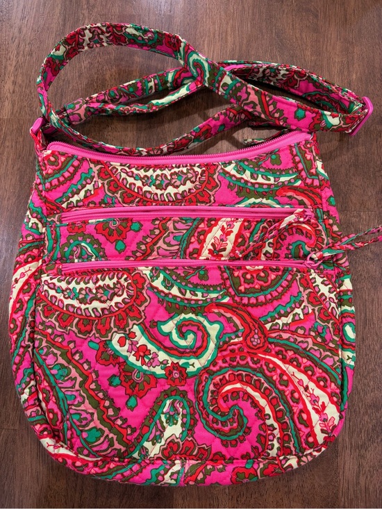 Vera Bradley Handbags - 🌺 Capri Pink 🌺 Vera Bradley crossbody purse 👛